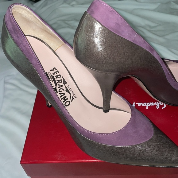 Salvatore Ferragamo amethyst color 4 inch heels size 9AA - Picture 2 of 11